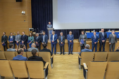 Nagrodzeni pracownicy Wydziału Budownictwa, Inżynierii Środowiska i Architektury, od lewej: Łukasz Bajda, Grzegorz Bajorek, Artur Borowiec, Krzysztof Boryczko, Andżelika Domoń, Marek Gosztyła, Marcin Górski, Andriy Huts, Lucjan Janas, Roman Kadaj, Galina Kalda, Adam Masłoń, Piotr Nazarko, fot. B. Motyka