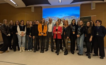 Uczestnicy spotkania z mgr. inż. arch. Maciejem Łobosem w ramach cyklu wydarzeń ArchiCZAT - cykliczne studenckie rozmowy z osobami z branży architektonicznej.