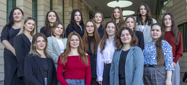 Członkinie Koła Architektonicznego "ZARYS" wraz z opiekunką koła - dr inż. arch. Joanną Figurską-Dudek.