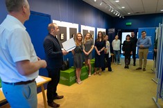 W Galerii P_okaz od lewej znajdują się: dr hab. inż. Piotr Nazarko, prof. PRz, dr inż. Krzysztof Boryczko, dr inż. Izabela Piegdoń, mgr inż. Oliwia Ratuszny, mgr inż. Weronika Bojdo, dr inż. Wanda Kokoszka, mgr inż. Barbara Giza, mgr inż. Beata Bogdańska, mgr inż. arch. Łukasz Bajda, mgr inż. Maciej Pastuła.