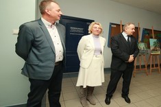 Od lewej: dr hab. inż. Piotr Nazarko, prof. Uczelni - Prodziekan ds. Rozwoju, dr inż. Marzena Kłos, prof. Uczelni - Prodziekan ds. Kształcenia na kierunku architektura, prof. dr hab. inż. Lech Lichołai - Dziekan WBIŚiA.