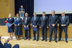 Nauczyciele akademiccy nagrodzeni za uzyskanie tytułu naukowego profesora, wśród nich pracownicy Wydziału Budownictwa, Inżynierii Środowiska i Architektury, od lewej: prof. dr hab. inż. Renata Gruca-Rokosz, prof. dr hab. inż. Dorota Papciak, prof. dr hab. Michał Proksa