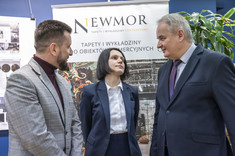 Od lewej: dr hab. inż. Przemysław Leń, prof. PRz, Joanna Szozda - Dyrektor Departamentu Dróg i Publicznego Transportu Zbiorowego w Rzeszowie, prof. dr hab. inż. Lech Lichołai - Dziekan Wydziału Budownictwa, Inżynierii Środowiska i Architektury Politechniki Rzeszowskiej im. Ignacego Łukasiewicza.