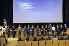 Pracownicy Wydziału Budownictwa, Inżynierii Środowiska i Architektury nagrodzeni za osiągnięcia naukowe, za osiągnięcia dydaktyczne oraz za osiągnięcia organizacyjne; od lewej: B. Dębska, A. Domoń, J. Figurska-Dudek, G. Kalda, A. Masłoń, M. Musiał, D. Papciak, B. Piotrowska, D. Proszak-Miąsik, A. Stec, G. Straż, M. Zdeb, J. Żywiec