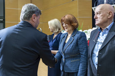 Wręczenie prof. dr hab. inż. Dorocie Papciak (Katedra Oczyszczania i Ochrony Wód) nagrody za uzyskanie tytułu naukowego profesora