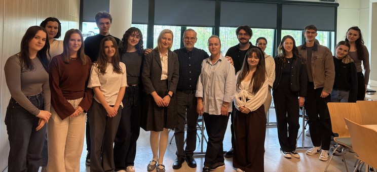 Uczestnicy warsztatów projektowych „SPACE OF MANY CULTURES”: studenci Politechniki Rzeszowskiej i Politechniki Krakowskiej oraz tutorowie: Prof. PRz Anna Martyka (PRz), prof. Justyna Kobylarczyk (PK) i prof. Luis Arturo Méndez Alba z Universidad Panamericana w Meksyku. 
