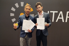 Od lewej dr hab. inż. Adam Masłoń, prof. PRz, mgr inż. Wojciech Strojny.