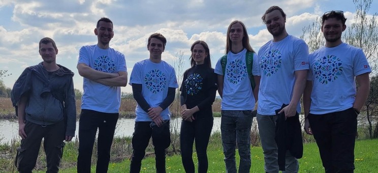 Uczestnicy wydarzenia sprzątania brzegów rzeki Wisłok w ramach akcji Operacja Czysta Rzeka.