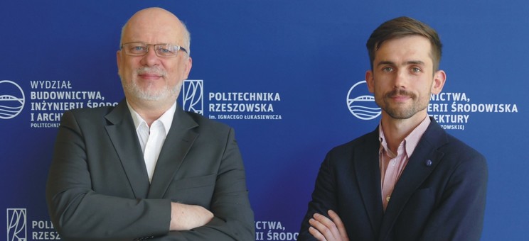 Od lewej dr inż. Jerzy Szyszka (Katedra Budownictwa, Ogólnego), dr inż. Mateusz Szarata (Katedra Dróg i Mostów)