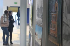 Prace studentów, na drugiej planszy od lewej prace Pani Armine Gevorgyan i Pani Aleksandry Sadowskiej, na trzeciej planszy od lewej praca Pana Filipa Prokopa.