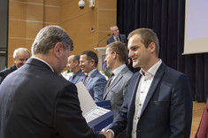 Wręczenie mgr. inż. Damianowi Nykiel (Katedra Konstrukcji Budowlanych) nagrody za publikację o liczbie punktów 140