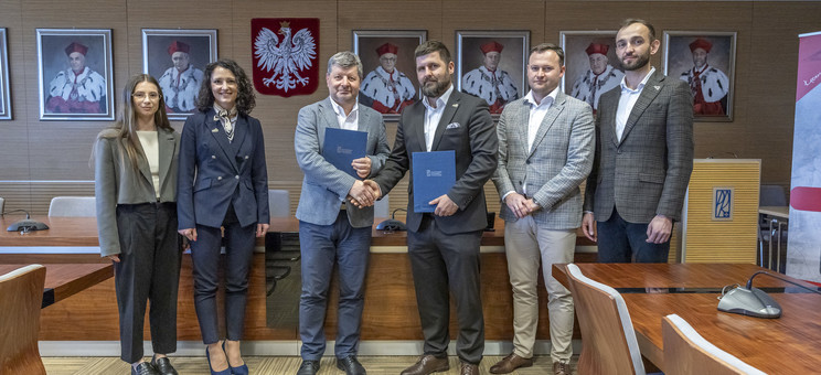 Przedstawiciele Politechniki Rzeszowskiej oraz spółki Primost Południe Sp. o.o. 