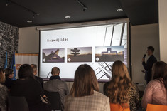 Prezentacja pracy dyplomowej magisterskiej Pana mgr. inż. arch. Marcina Ziobro nt. "Śródmiejski pierścień zieleni Rzeszowa" pod kierunkiem Pani dr inż. arch. Joanny Dudek, fot. mgr Beata Motyka