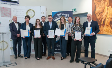 Nagrodzone osoby w konkursie na najlepszą pracę dyplomową absolwentów studiów II stopnia kierunków: inżynieria środowiska i energetyka wraz z promotorami prac