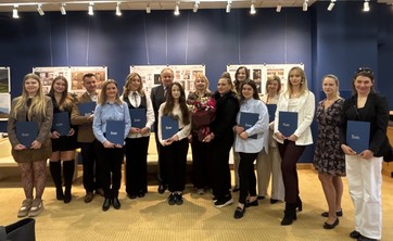 Uczestnicy studiów podyplomowych z Władzami Wydziału i prowadzącymi