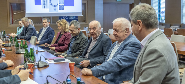 Zebranie pracowników wchodzących w skład Rady Naukowej oraz Zespołu Organizacyjnego ds. Utworzenia Muzeum Politechniki Rzeszowskiej w sali Senatu PRz.