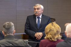 Wystąpienie prof. dr. hab. inż. Marka Gosztyły podczas zebrania pracowników wchodzących w skład Rady Naukowej oraz Zespołu Organizacyjnego ds. Utworzenia Muzeum Politechniki Rzeszowskiej