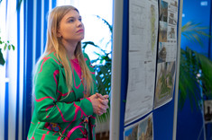 Uczestniczka Drugiej Konferencji "Studenci Politechniki Rzeszowskiej projektują Rzeszów" podczas Sesji Posterowej, fot. mgr Dawid Zientek 