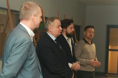 Przemówienie dr. inż. arch. Igora Labudy, od lewej: dr hab. inż. Piotr Nazarko, prof. Uczelni - Prodziekan ds. Rozwoju, prof. dr hab. inż. Lech Lichołai - Dziekan WBIŚiA, dr inż. arch. Cezary Szpytma, dr inż. arch. Igor Labuda.