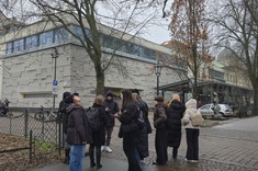 Członkowie SKN AMS i opiekun SKN AMS dr inż. arch. Beata Walicka-Góral w trakcie badań naukowych, prezentacja budynku: Bunkier Sztuki