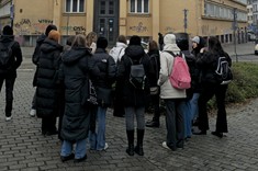 Członkowie SKN AMS i opiekun SKN AMS dr inż. arch. Beata Walicka-Góral w trakcie badań naukowych, prezentacja budynku: Państwowy Bank Rolny
