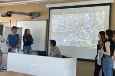 Uczestnicy międzynarodowych warsztatów urbanistycznych pod tytułem „Rola przestrzeni publicznych w obliczu przyszłych wyzwań urbanistycznych”, które odbyły się w dniach 3-7 czerwca 2024 roku w Krakowie.