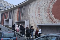 Członkowie SKN AMS i opiekun SKN AMS dr inż. arch. Beata Walicka-Góral w trakcie badań naukowych, prezentacja budynku: Kino Kijów