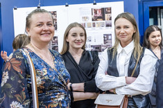 Trzy absolwentki studiów podyplomowych pn. "Technologia BIM w projektowaniu i realizacji inwestycji budowlanych"