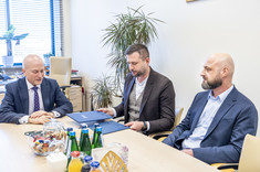 Od lewej: prof. J. Sęp , mgr inż. D. Homa, mgr inż. Ł. Fic