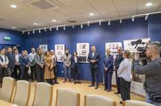 Wystąpienie dr hab. inż. arch. Anna Martyka, prof. PRz - kierowniczki studiów podyplomowych AWiW oraz kierowniczka Katedry Architektury i Dziedzictwa Kulturowego przed wszystkimi uczestnikami wydarzenia wręczenia dyplomów ukończenia studiów