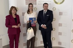 Od lewej: dr hab. inż. Lidia Buda-Ożóg, prof. PRz, mgr inż. Anna Szewczyk, mgr inż. Wacław Kamiński