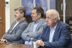Od lewej: prof. dr hab. inż. Piotr Koszelnik, dr hab. inż. Bartosz Miller, prof. PRz, prof. dr hab. inż. Andrzej Sobkowiak.