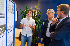 Uczestnicy Sesji Posterowej, w tym Dyrektor ds. Inwestycji Developres sp. z o.o. mgr inż. Wojciech Staszkiewicz, podczas Drugiej Konferencji "Studenci Politechniki Rzeszowskiej projektują Rzeszów", fot. mgr Dawid Zientek 