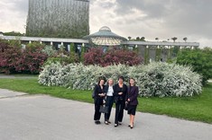 Na zdjęciu widoczne cztery kobiety, m.in. dr inż. Joanna Krasoń (pierwsza osoba od lewej), dr hab. inż. Bożena Babiarz, prof. PRz (druga osoba od prawej), dr inż. Ewelina Barnat (pierwsza osoba od prawej)