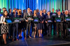 Nagrodzeni podczas Międzynarodowego Forum Gospodarczego w Piekarach Śląskich w dniu 2 czerwca 2022 roku, fot. Europejski Ośrodek Rozwoju Gospodarki