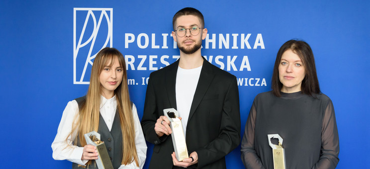 Nagrodzeni w 51. edycji konkursu Ministra Rozwoju i Technologii - od lewej mgr inż. arch. Paulina Więcek, mgr inż. arch. Przemysław Dybaś, dr inż. Joanna Krasoń, fot. Arkadiusz Surowiec