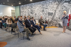 Wystąpienie Pani dr inż. Marzeny Kłos, prof. Uczelni, uczestnicy konferencji, fot. mgr Beata Motyka