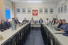 Spotkanie przedstawicieli zespołu projektu „Iskra - budowanie międzyuczelnianych zespołów badawczych" „Politechniczna Sieć VIA CARPATIA im. Prezydenta RP Lecha Kaczyńskiego" z Politechnik: Rzeszowskiej, Białostockiej i Lubelskiej w sali Rady Wydziału Budownictwa, Inżynierii Środowiska i Architektury Politechniki Rzeszowskiej im. Ignacego Łukasiewicza.