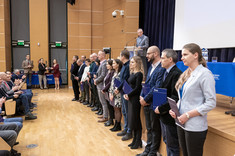 Nagrodzeni pracownicy Wydziału Budownictwa, Inżynierii Środowiska i Architektury, od lewej: Przemysław Miąsik, Marcin Kaczmarzyk, Tomasz Tomaszek, Agnieszka Wiater, Edyta Bernatowska, Lesław Bichajło, Bernardeta Dębksa, Aleksander Duda, Jolanta Dźwierzyńska, Wioletta Iskra-Kozak, Michał Jurek, Małgorzata Kida, Krzysztof Kołodziej, Janusz Konkol, Sabina Kordana-Obuch, fot. A.Surowiec 