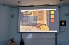Prezentacja projektu przez studentki należące do Koła Architektonicznego ZARYS.