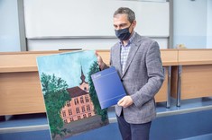 nagroda dla dr. inż. Mariusza Franczyka, odbiera dr hab. inż. Janusz Konkol, prof. Uczelni, fot. Beata Motyka