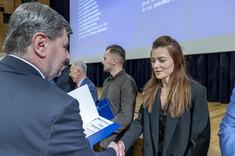 Wręczenie dr. hab. inż. Agnieszce Stec, prof. PRz (Katedra Infrastruktury i Gospodarki Wodnej) nagrody za publikację o liczbie punktów 140