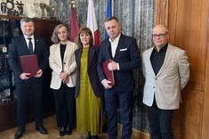 Interesariusze podpisanego porozumienia o współpracy między Politechniką Rzeszowską im. Ignacego Łukasiewicza a Uniwersytetem Ekonmicznym w Krakowie.