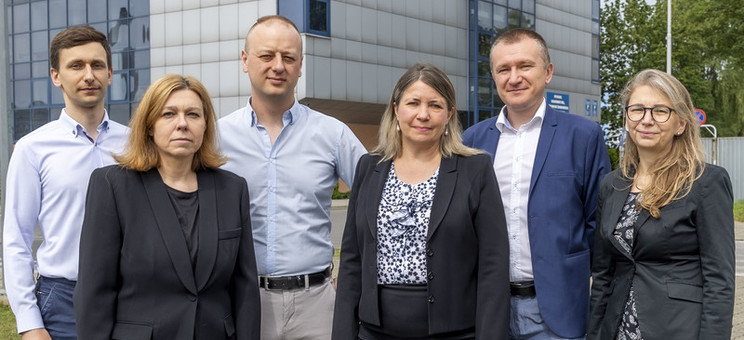 Od lewej: mgr inż. D. Ożóg, dr inż. arch. A. Sikora, dr inż. G. Oleniacz, dr inż. W. Kokoszka, dr inż. A. Duda, prof. PRz I. Skrzypczak, fot. B. Motyka