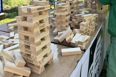 Atrakcja Koła Architektonicznego ZARYS podczas XV Pikniku "MOC Odkrywców" - Budowanie z klocków YENGA.