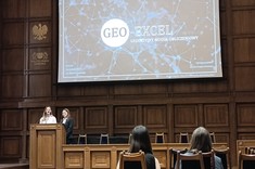 Wystąpienie inż. Izabeli Pobuta oraz inż. Róży Przeszłowskiej nt. „Geo-Excel. Zaawansowany moduł do wyrównania sieci niwelacyjnych i wektorowych metodą pośredniczącą najmniejszych kwadratów” podczas XX Ogólnopolskiej Konferencji Studentów Geodezji