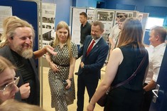 Uczestnicy Trzeciej Konferencji "Studenci projektują Podkarpacie" podczas części wystawowej (m.in. Wacław Matłok, mgr inż. arch. Beata Raś-Grabowy, Grzegorz Wrona, dr inż. arch. Igor Labuda, mgr inż. arch. Magdalena Janda, dr inż. arch. Rafał Lichołai.