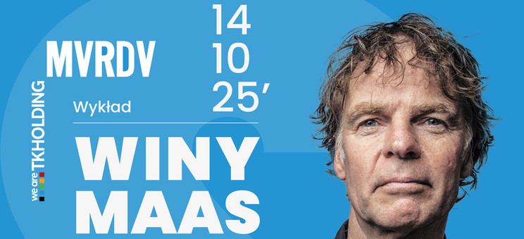Prostokątna pozioma grafika. Tło w kolorze niebieskim. Po prawej stronie białe napisy MVRDV i Winy Maas i data wydarzenia. Z prawej strony portret mężczyzny. Na dole ciemno niebieski pasek z symbolami graficznymi uczelni, wydziału, katedry i koła naukowego Immersja oraz herbem Rzeszowa.