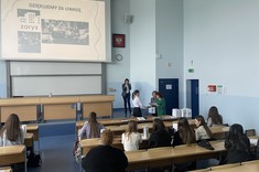 Wręczenie nagród przedstawicielce Koła Architektonicznego ZARYS.