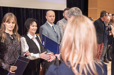 Wręczenie dr inż. Alicji Puszkarewicz (Katedra Oczyszczania i Ochrony Wód) nagrody za publikację o liczbie punktów 140